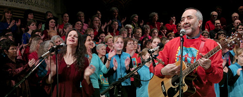 photo of Raffi with the Gettin' Higher Choir